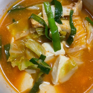 豆腐・ニラ・キャベツの辛いスープ